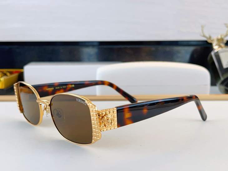 Picture of Versace Sunglasses _SKUfw80049156fw